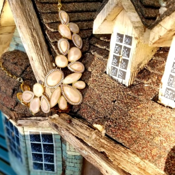 Cascade Happy Teardrop Statement NECKLACE - Picture 5 of 8